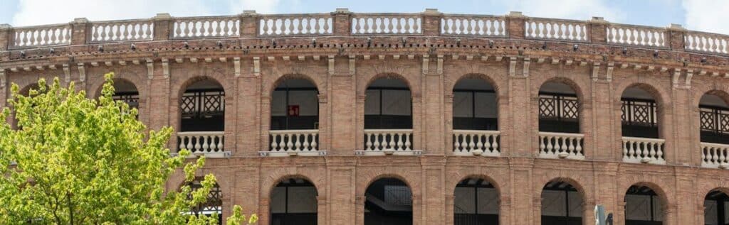 fachada de la plaza de toros