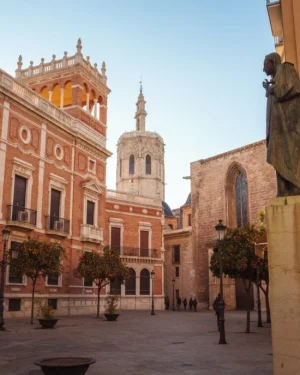 Cosa vedere in 1 giorno: Lonja, Cattedrale e San Nicola durante il tour artistico